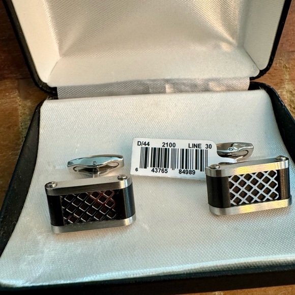 Men’s Stainless Steel Black and Silver Cufflinks NWT in Box - Picture 2 of 6